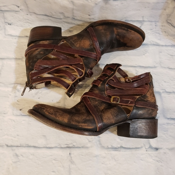 FREEBIRD by Steven FB Stair, Rustic Brown with distressed details - Picture 6 of 10